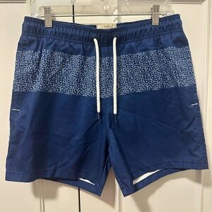 Abercrombie & Fitch Men’s Navy floral Swim Trunks Size Medium